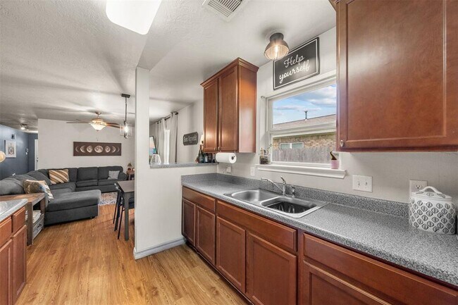 Building Photo - 8802 Shady Vista Ln