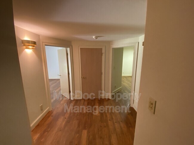Building Photo - 11225 N Club Dr