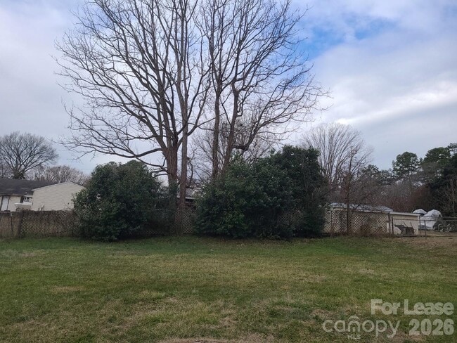 Building Photo - 201 Eastwood Dr