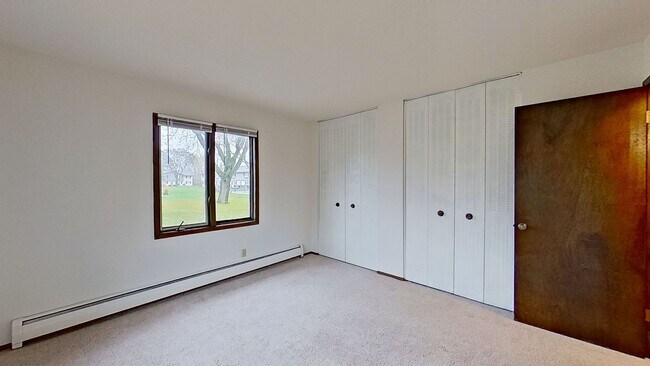 Building Photo - Upper 1 Bedroom 1 Bathroom Apartment is Av...