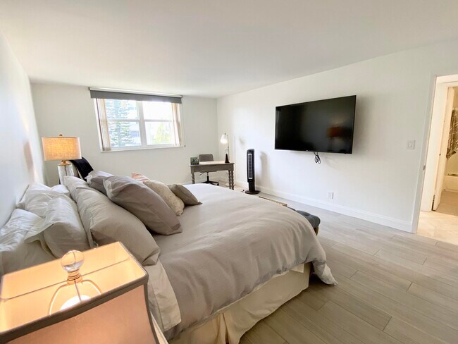 Building Photo - 3575 S Ocean Blvd