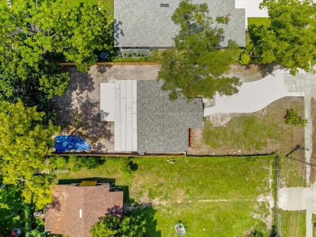 Building Photo - 812 W Miller St