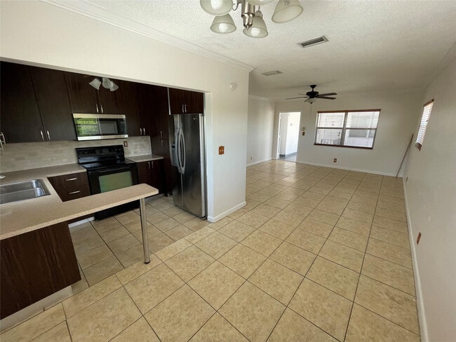 Building Photo - 2420 Johnson St