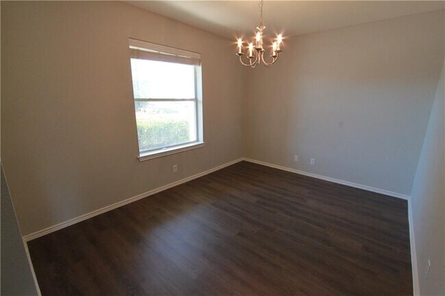 Building Photo - 122 Bayliss St
