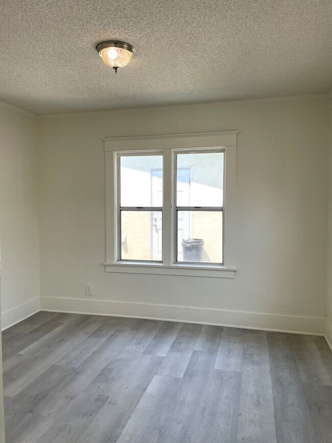 Building Photo - 469