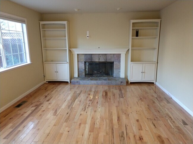 Building Photo - 3+ Bedroom Glen Ellen Home!