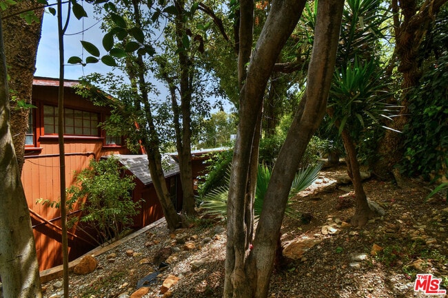 Building Photo - 3682 Berry Dr