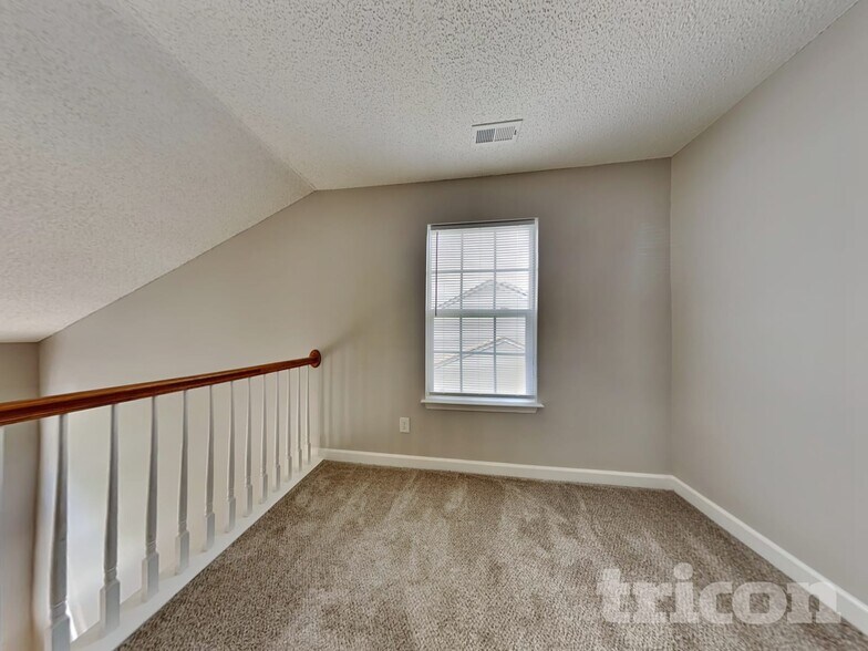 Building Photo - 619 Overlook Rd