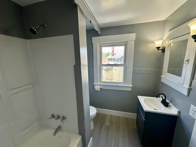 Building Photo - 323 Belden Ave SE
