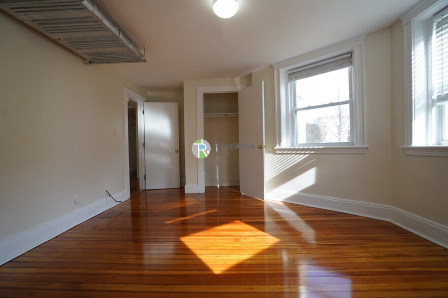 Building Photo - 7 Mt Hood Rd