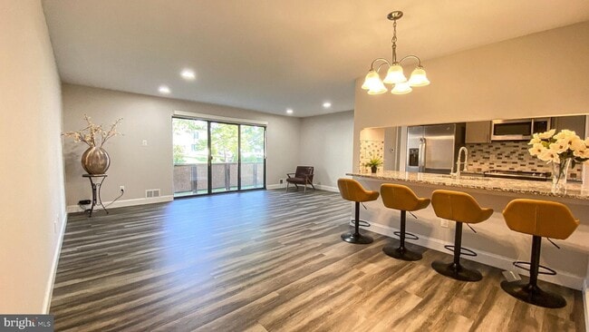 Primary Photo - 403 Hickory Cir