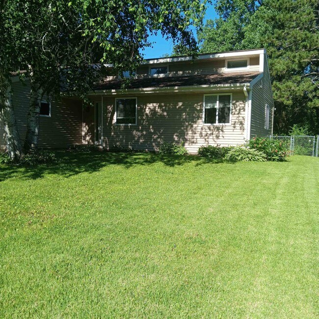 Building Photo - 2677 Richardson St