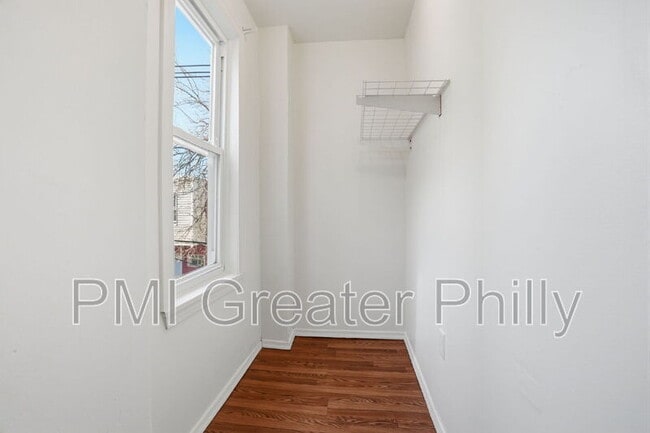 Building Photo - 1916 S Salford St