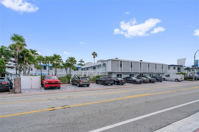 Building Photo - 4228 N Ocean Dr