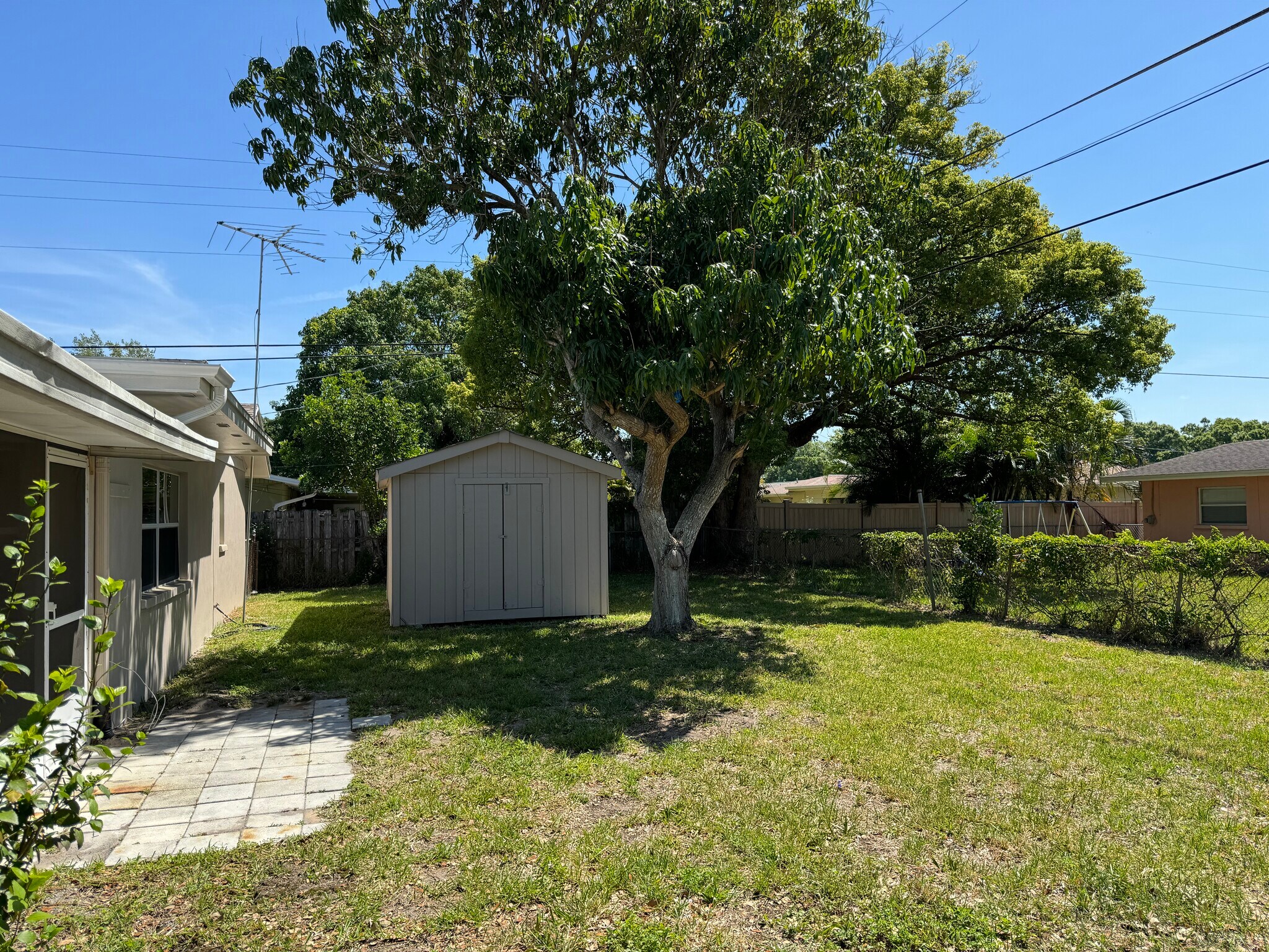 Building Photo - 3307 York Dr W