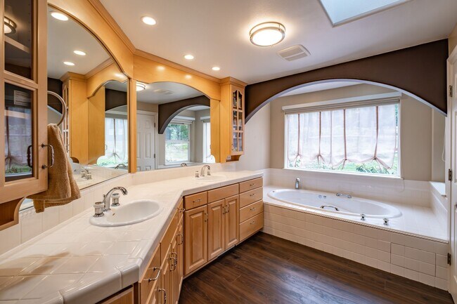 Building Photo - Must See in Bartel’s Canyon View Estates!