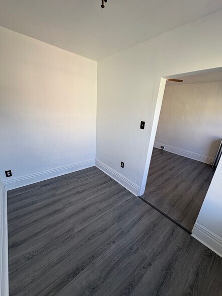 Building Photo - 543 3rd St