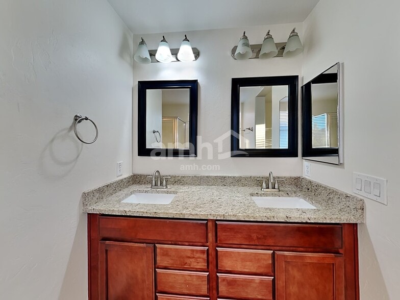 Building Photo - 739 W Paseo Celestial