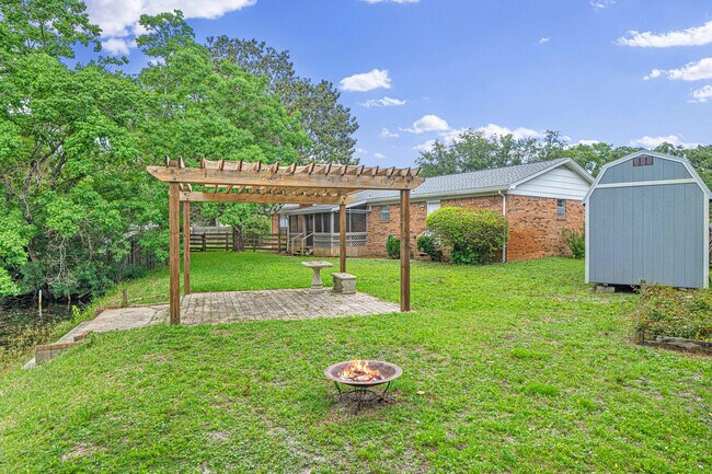 Building Photo - 203 Elizabeth Ct