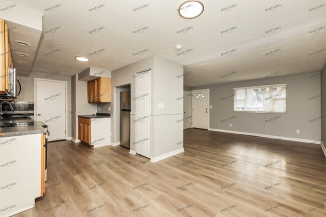 Building Photo - 705 Peach Orchard Dr