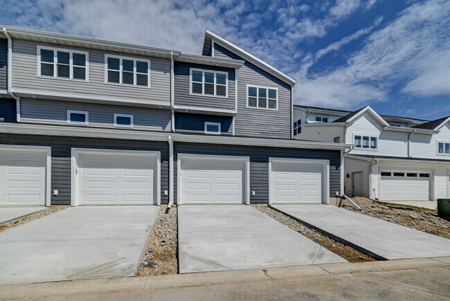 Building Photo - 4873 Lacy Rd