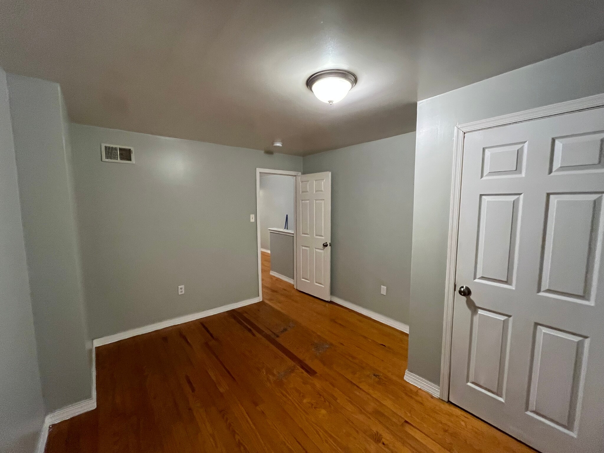 Building Photo - 4900 Walton Ave