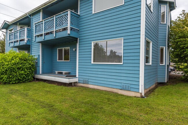 Building Photo - 2-Bedroom 1st Floor Park Place Condo - Wat...
