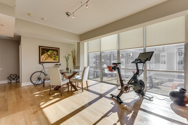 Building Photo - 525 Kedzie St