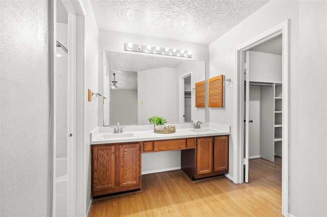 Building Photo - 8118 Vista Del Sol Dr