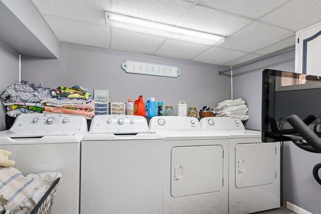 Building Photo - 1041 Stonewall Ln