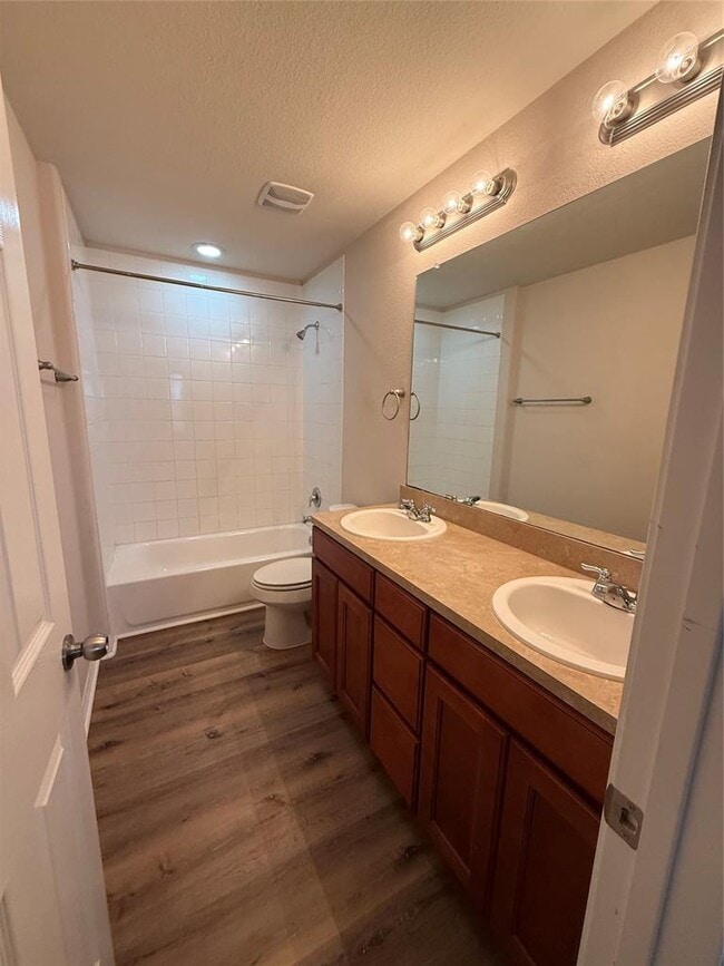 Building Photo - 334 TX-332 Loop