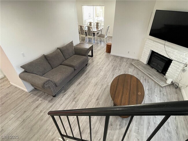 Building Photo - 5005 Celebrity Cir