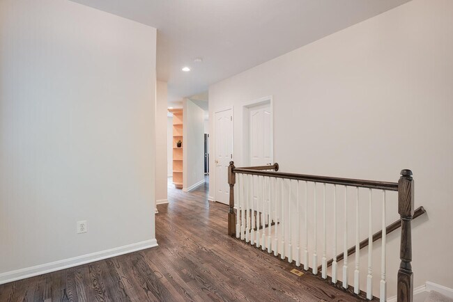 Building Photo - 6351 Lakewood Dr