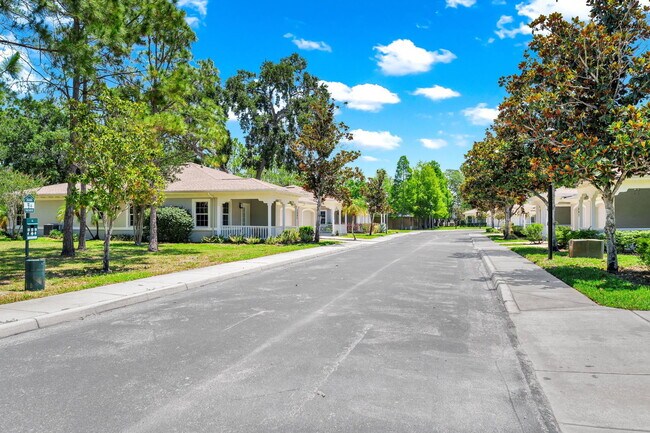 Building Photo - 2011 Villa Sites Dr