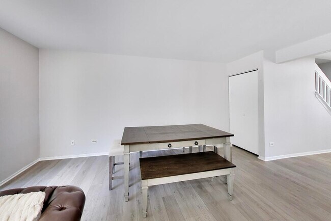 Building Photo - 505 Newbury Dr