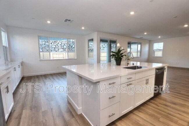 Building Photo - 3349 Hedgerow Ct