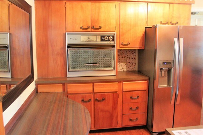 Building Photo - 3 bed 2 bath Riverside Home