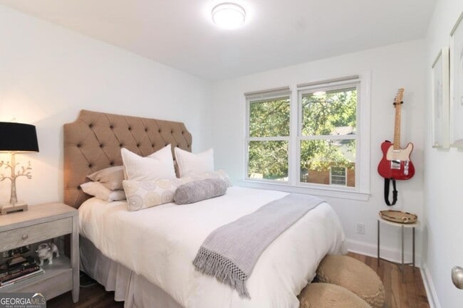 Building Photo - 1092 West Lake Dr