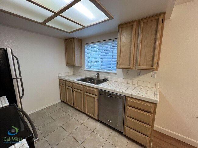 Building Photo - $2595 - Spacious 1 Bedroom, 1 Bath Condo in North San Jose!