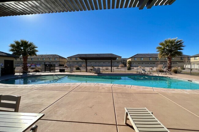 Building Photo - Blackhawk Townhome! Incredible Amenities!!