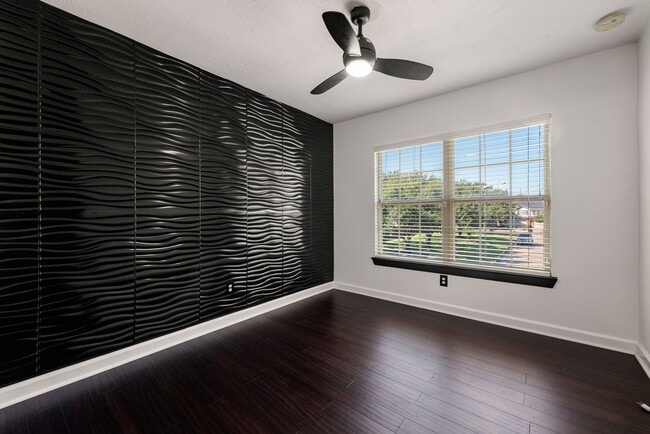 Building Photo - 5350 Brookway Dr