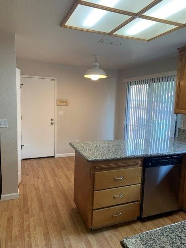 Building Photo - Great Antelope Home Located On a Court