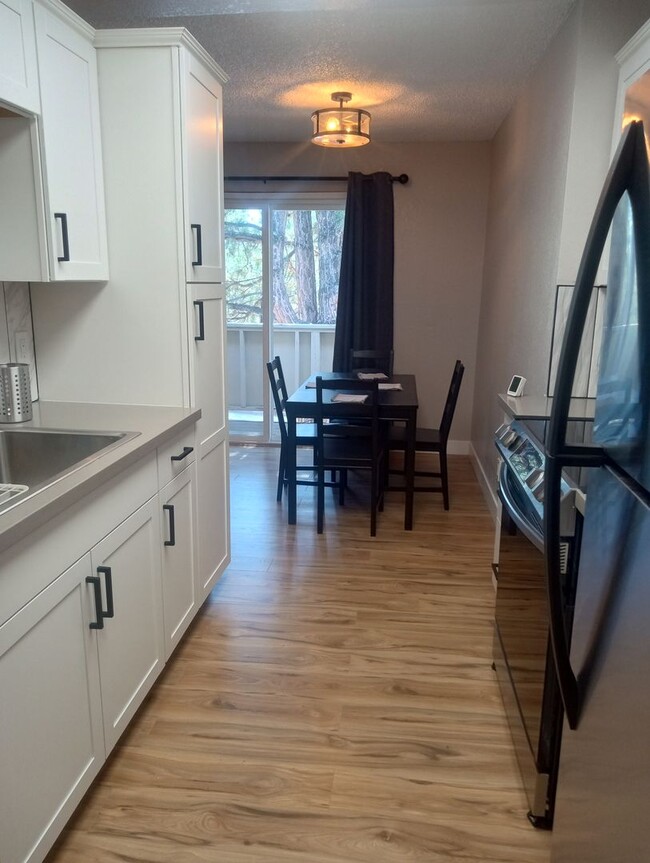 Building Photo - Fully furnished 2-bedroom | 1 bath home av...