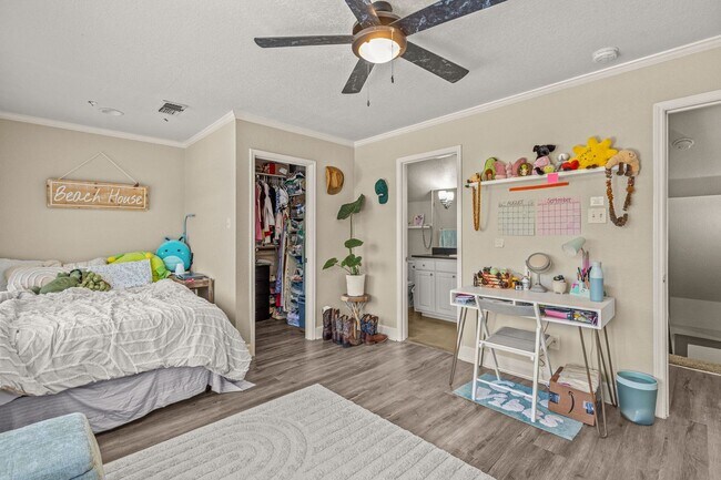 Building Photo - TCU-3518 Westcliff Rd