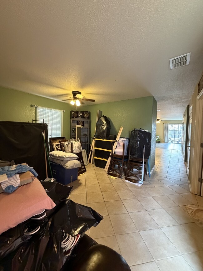 Building Photo - 419 Dolly Dr