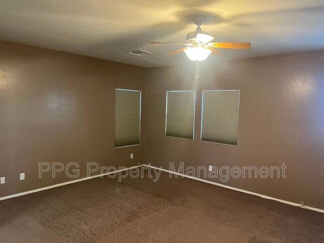 Building Photo - 16412 W Hope Dr