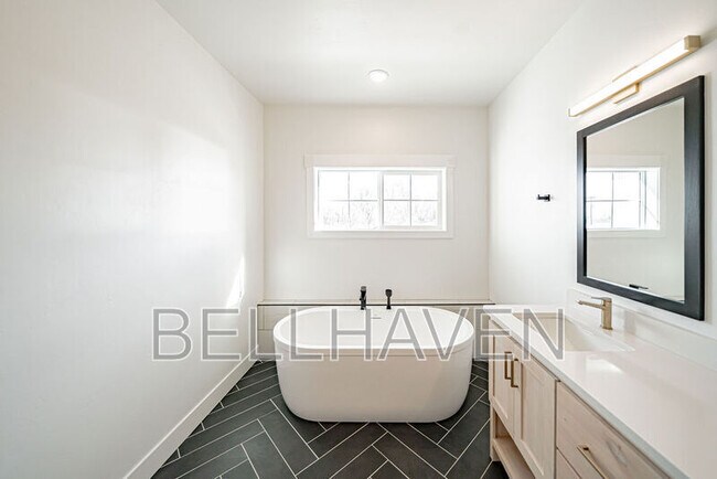 Building Photo - 1370 Fremont Ave