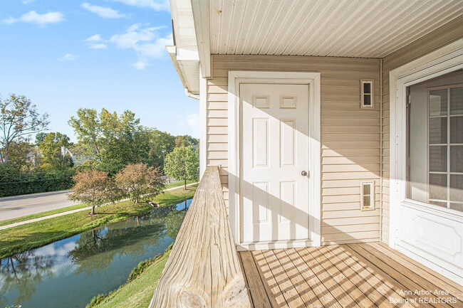 Building Photo - 1551 Oakfield Dr