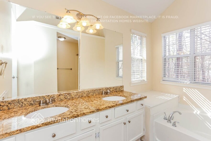 Building Photo - 2655 Plantation Way