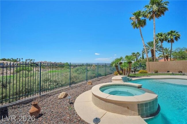 Building Photo - LUXURY HOME IN SEVEN HILLS